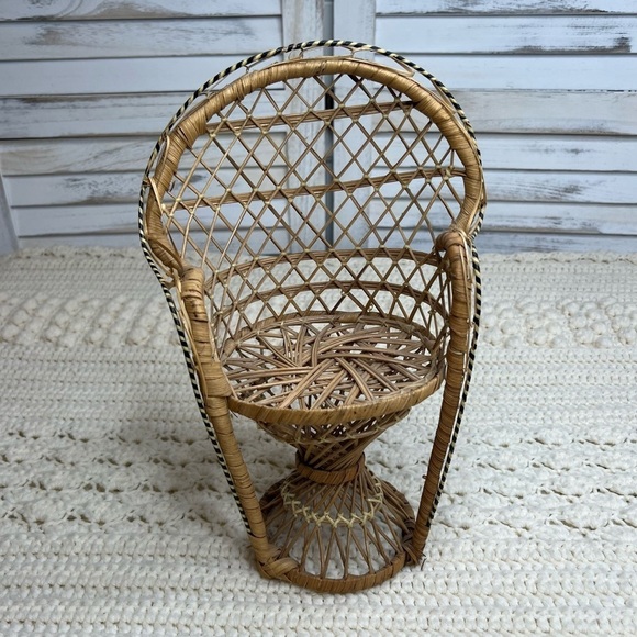 Vintage Wicker Rattan Woven Mini Peacock Chairs Set of 2 Plant Stand - Picture 5 of 12